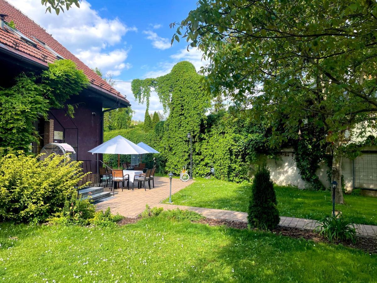 Art Pension Dans Le Parc Banská Bystrica Eksteriør bilde